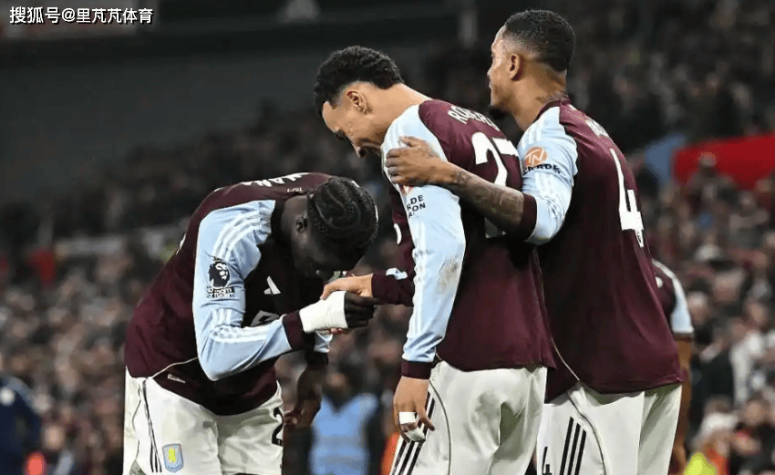 曼联1-2“送”维拉十连胜！阿莫林相比埃梅里太嫩，罗杰斯双响