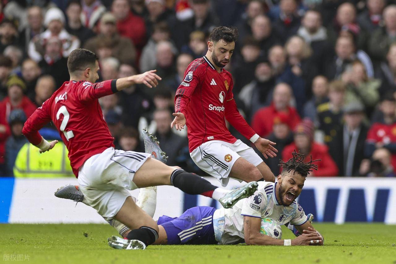 曼联击败维拉后，没想到球迷这样评价埃梅里，坦言他经常出意外！